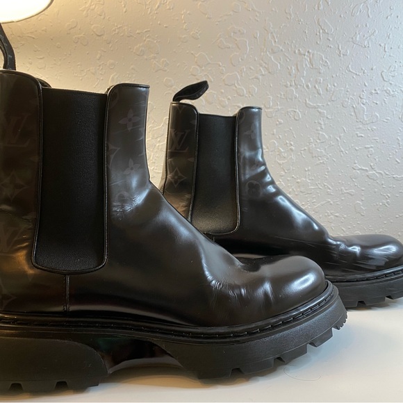 Authentic LV Bold Chelsea Men 7 - Picture 2 of 5